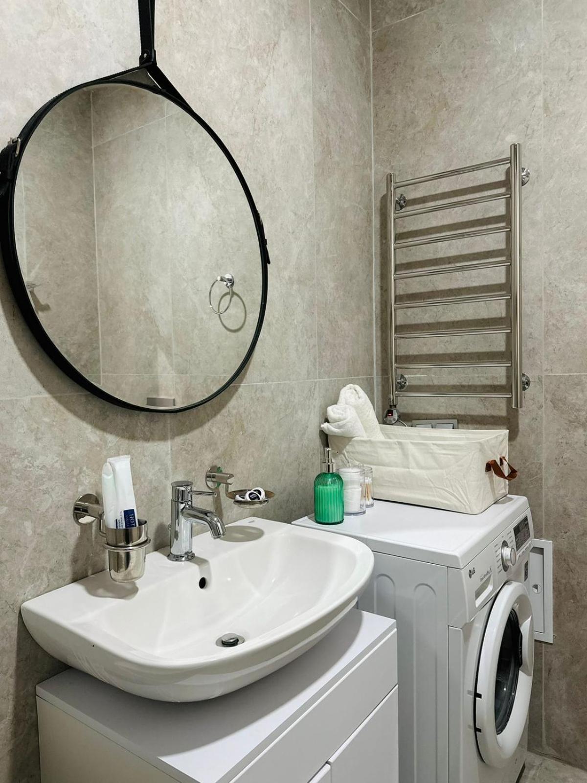 Business-class Apartment, евротрёшка с панорамным видом Apartment Almaty
