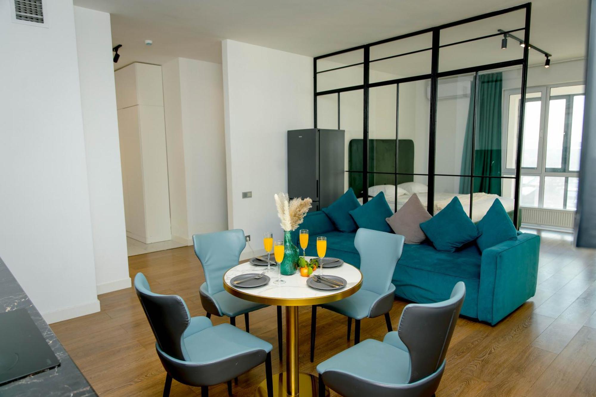 Apartment Business-class Apartment, евротрёшка с панорамным видом Almaty