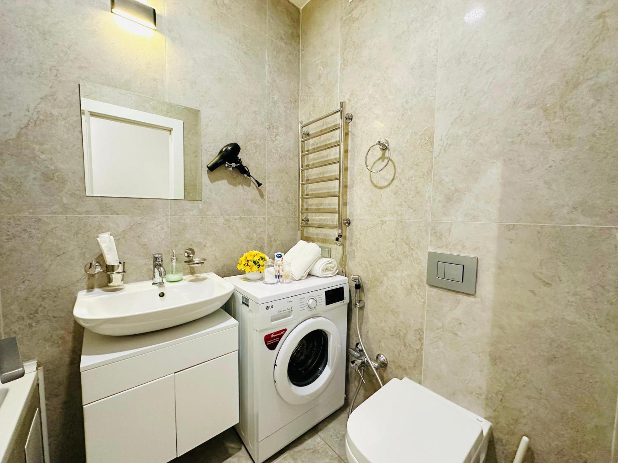 Business-class Apartment, евротрёшка с панорамным видом Almaty